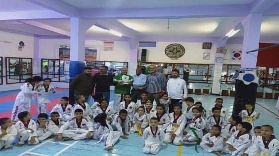 L’Association Alhanane pour la sollicitude des orphelins honore l’Association Azrou de Taekwondo pour son soutien continu.