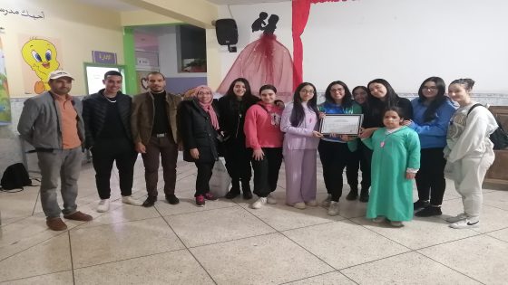 تلاميذ وأطر مؤسسة الإنبعاث الخاصة يدخلون الفرحة في قلوب الأيتام.